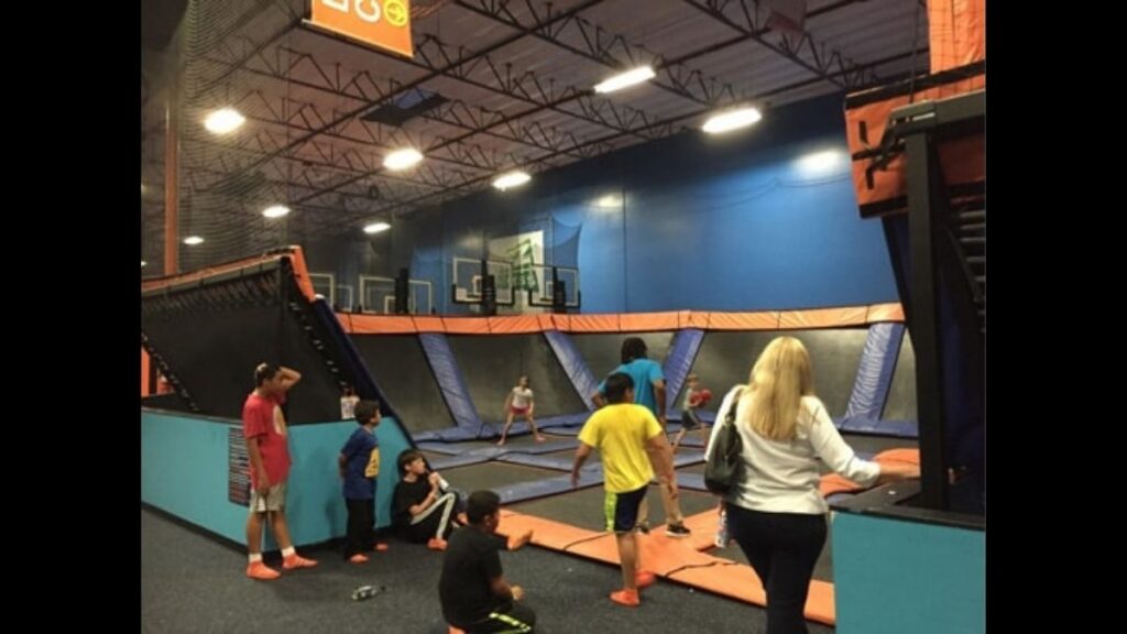 トランポリン施設のSkyzone